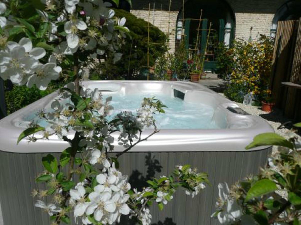 Manoir De Bois En Ardres Bed & Breakfast エクステリア 写真